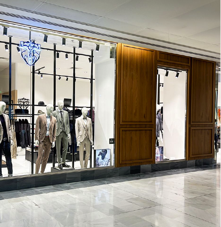 vitrine de magasin, show room, elapse de vente, bois, lumière